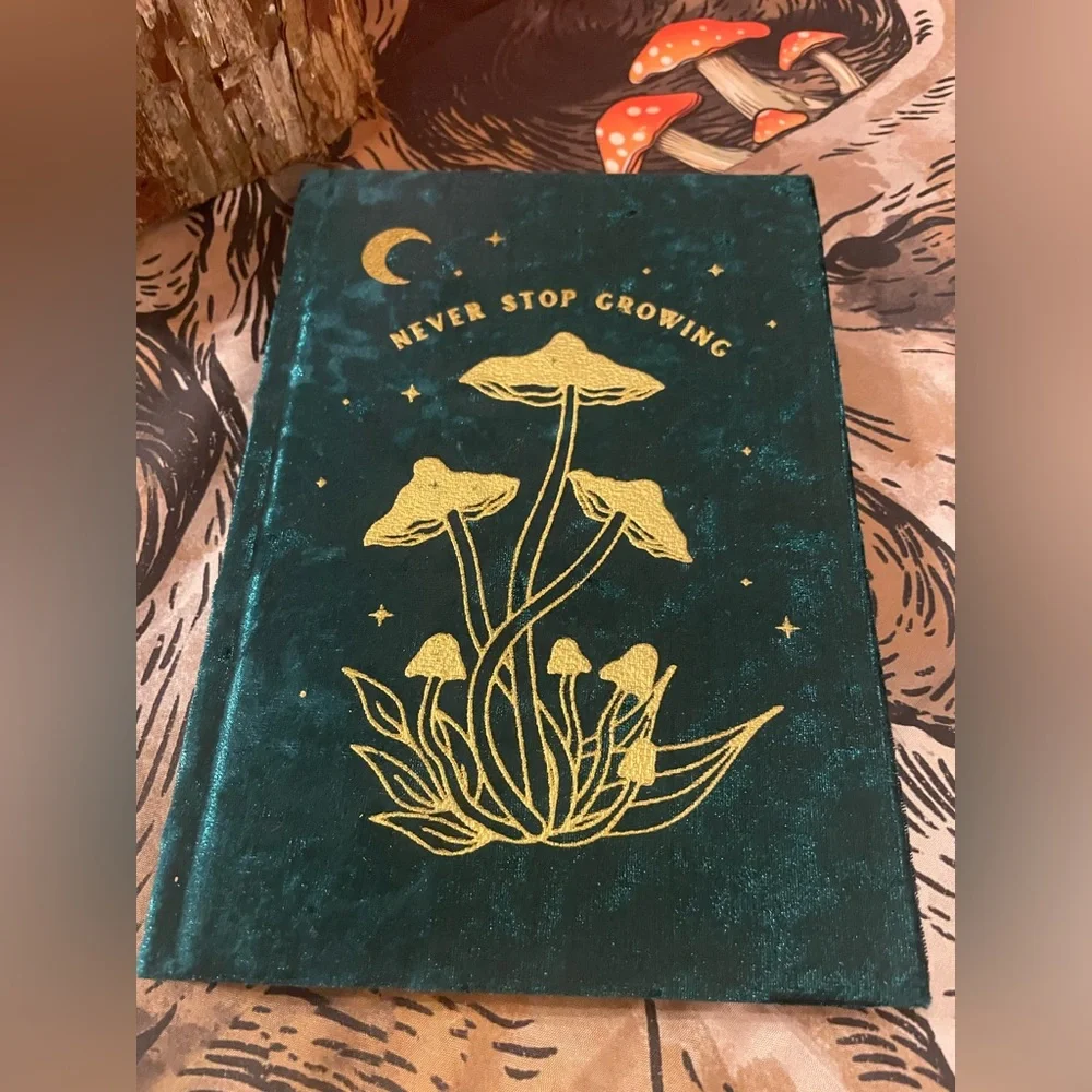 NWOT ECCOLO Green Velvet Mushroom Covered NEVER STOP GROWING Journal
